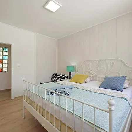šmuketa In Haus Für 4-5 Personen * Trogir