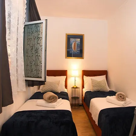 Smuketa In Haus Fuer 4 Personen * トロギール