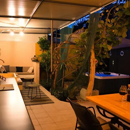 Smuketa In Haus Fuer 4 Personen 別荘