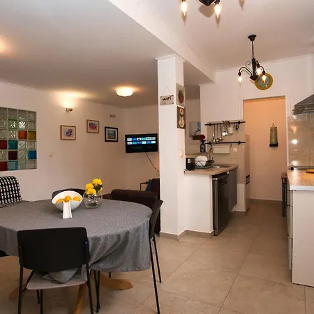 Ferienhaus šmuketa In Haus Für 4-5 Personen *