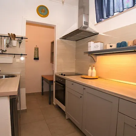 Smuketa In Haus Fuer 4-5 Personen Nyaraló Trogir