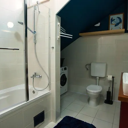 Smuketa In Haus Fuer 4 Personen Trogir