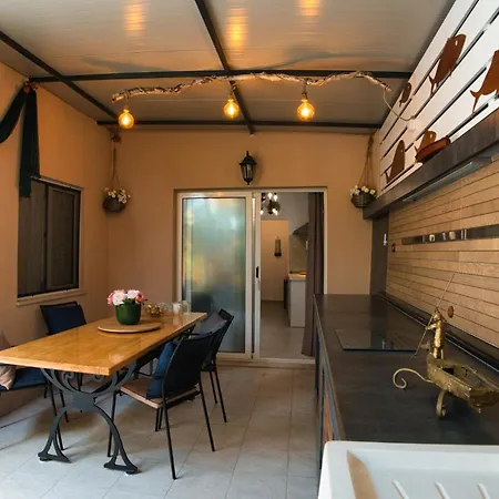 Smuketa In Haus Fuer 4-5 Personen Vikendica