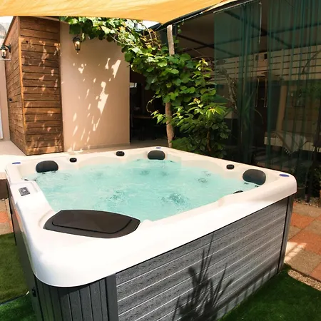 Smuketa In Haus Fuer 4 Personen Trogir
