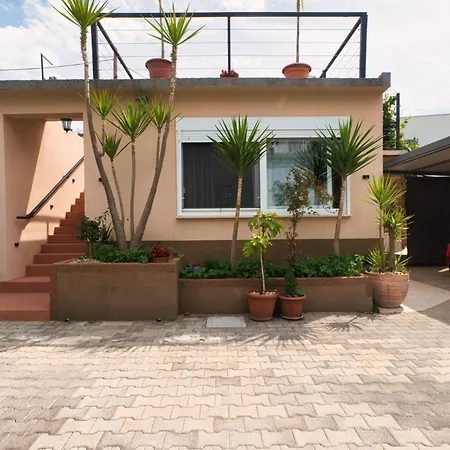 Smuketa In Haus Fuer 4 Personen * Trogir