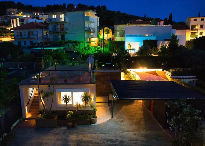 Tatil Evi Smuketa In Haus Fuer 4-5 Personen Trogir