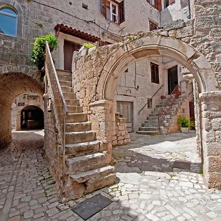 Smuketa In Haus Fuer 4-5 Personen Casa vacanze Traù