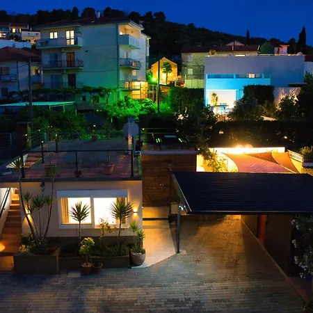 Vakantiehuis Smuketa In Haus Fuer 4-5 Personen Trogir